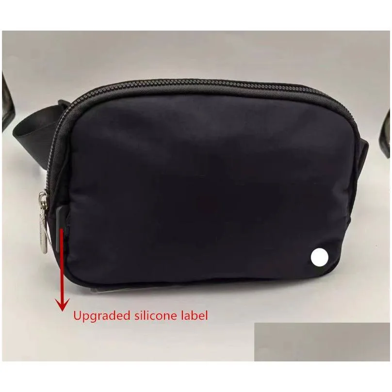 Belt Bag Outdoor Bags Women Men Waist Bag Upgraded Silicone Lable Gym Elastic Adjustable Strap Zipper Fanny Pack Black Color1785425