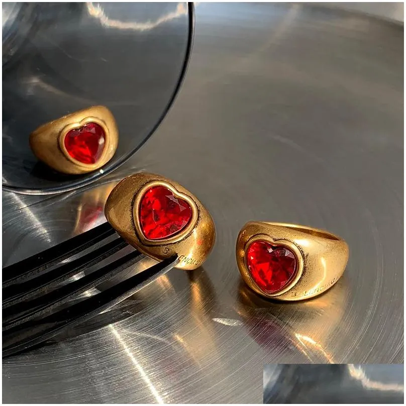 Band Rings Ins Retro Exaggerated Ruby Heart Ring Female Fashion Personality Bronze Tide Brand Hip-Hop All-Match Jewelry Gift Accessor Dhn9G