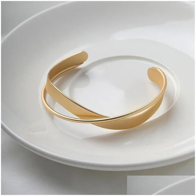 Bangle Frosted Golden Bracelet For Women Cross Design Bridesmaid Gifts Open Hard Luxury Ladies Dignified Jewel Wristband