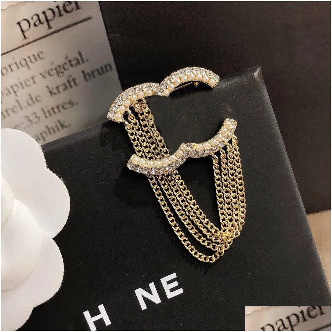 Luxury Designer Jewelry Broochs Brand Letter Gold Plated Silver Letter Stainless Steel Crystal Pearl Brooche Clothing Suit Pin Wedding Christmas Gift