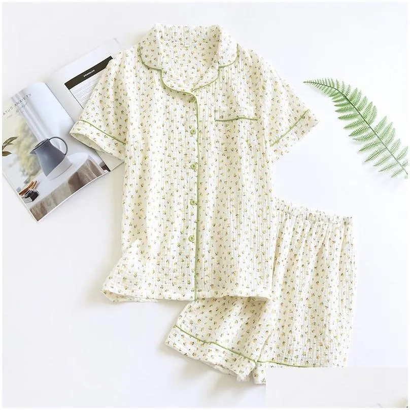 Women`s Sleepwear Summer Women`s Cotton Crepe Three Piece Set Short SleeveShortsMen`s Large Size Simple Flower Pajamas Family Service Set