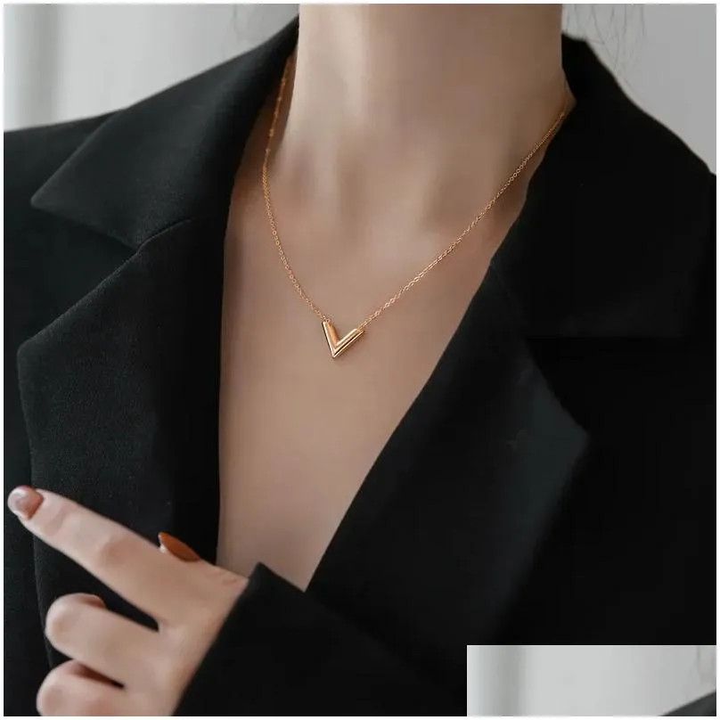 Pendant Necklaces Yun Ruo Fashion Never Fade Gold Plated Letter V Shape Necklace European Woman Jewelry Titanium Stainless Drop Deliv Otui6