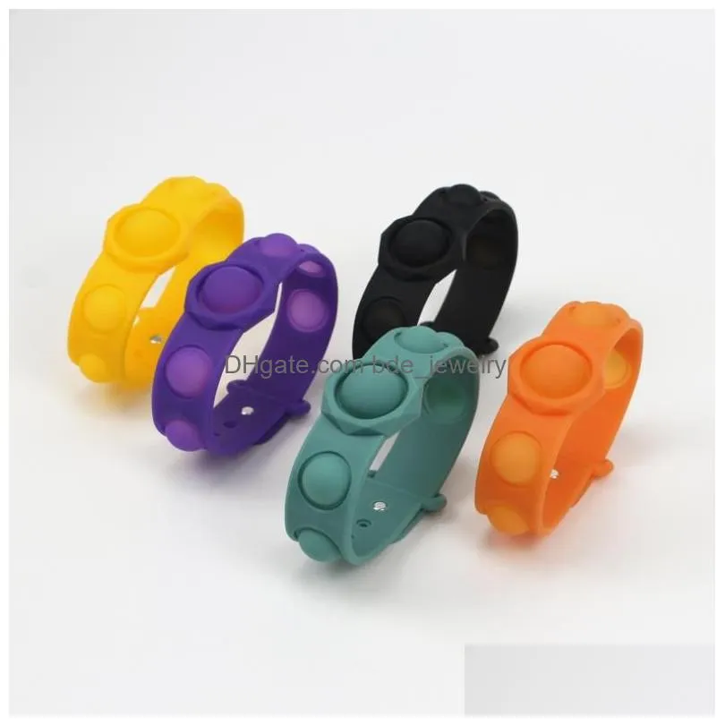 2021 toy fun stress relievers at work decompress flip key ring puzzle press finger bubble band silicone bracelet2151951