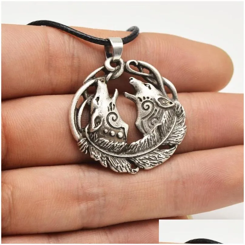 Pendant Necklaces 10Pcs Wolf Necklace Jewelry Bronze Antique Sier Couple Celtic With Feather Ct628Pendant Drop Delivery Dhlm9