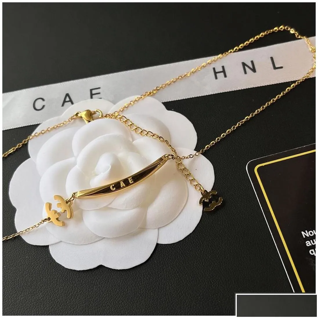 Pendant Necklaces Brand Elbow Letter Necklace Designed For Women Long Chain Gold Plated Designer Jewelry Exquisite Drop D Dh39C Deli Dhiwg