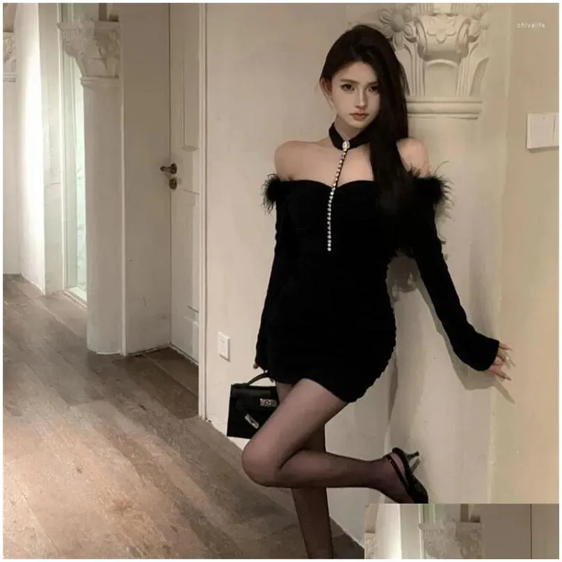 Casual Dresses Long Sleeve Sexy Beads Halter Black Mini Party Dress 2024 Spring Fashion Fur Feather Off Shoulder Pencil Hip