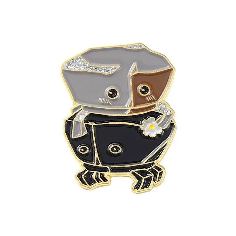 Light encounter Brooch game Commemorative Medallion overlapping crab Dwarf Mask Brooch metal badge collar pin Trinket scarf buckle