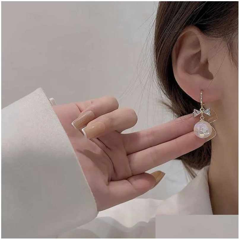 Pearl Charm Ear Studs Women`s Design Sense Advanced Unique Buckle New Fashion Earrings