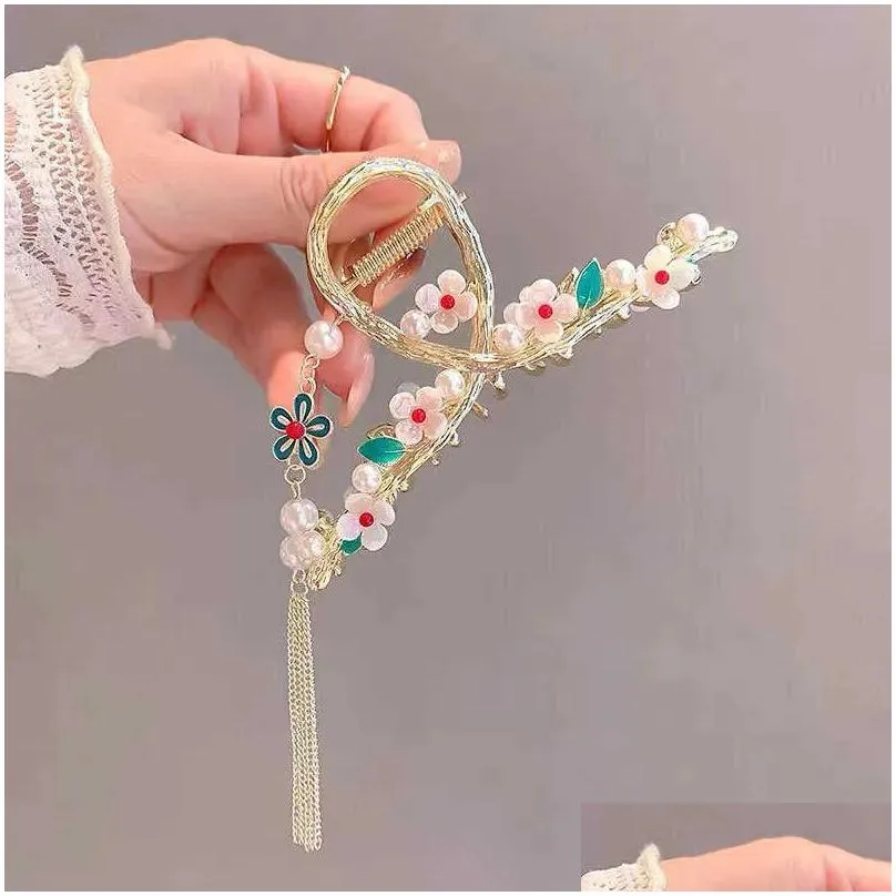 Summer fashion pearl tassel flower large catch clip Guochao temperament Beijing Opera hairpin Han suit back head shark clip