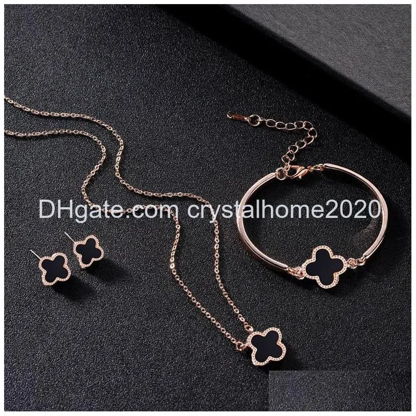 Pendant Necklaces Fashion Designer Jewelry Four-Leaf Clover Three-Piece Set Womens 3-Color Optional Wedding Banquet Wholesale Drop D Otcxj