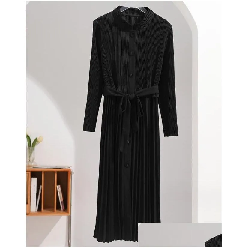Casual Dresses Spring Women`s Dress Stand-up Collar Row Buckle Waist Tie Fashion Pressed Pleated Skirt Simple Loose