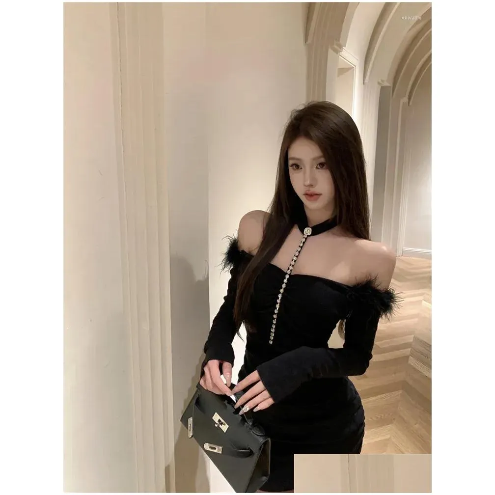 Casual Dresses Long Sleeve Sexy Beads Halter Black Mini Party Dress 2024 Spring Fashion Fur Feather Off Shoulder Pencil Hip
