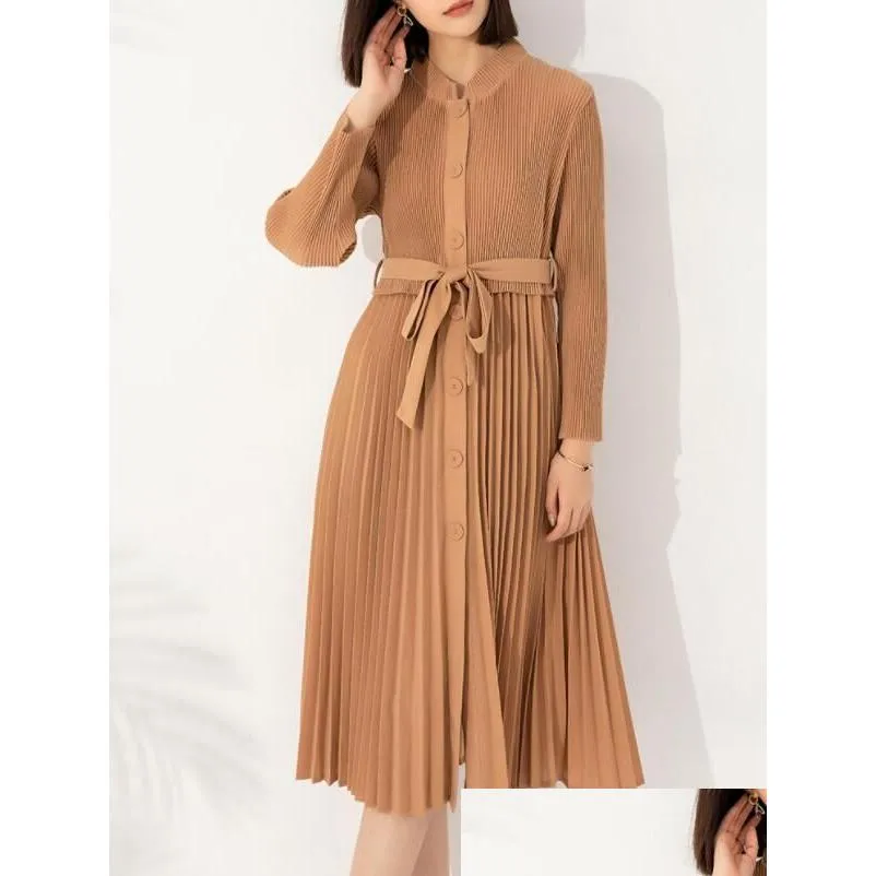 Casual Dresses Spring Women`s Dress Stand-up Collar Row Buckle Waist Tie Fashion Pressed Pleated Skirt Simple Loose