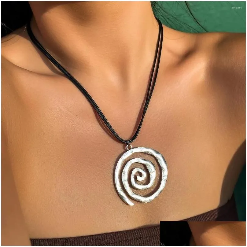 Pendant Necklaces Ethnic Creative Big Spiral Conch Necklace Women Goth Adjustable Leather Wax Thread Chain Holiday Y2K Jewelry