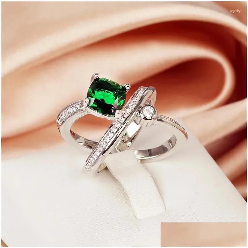 Cluster Rings Light Luxury Geometry Design Green Square Diamond Ring Creative Shiny Zircon Jewelry Wedding Party 925 Sterling Silver