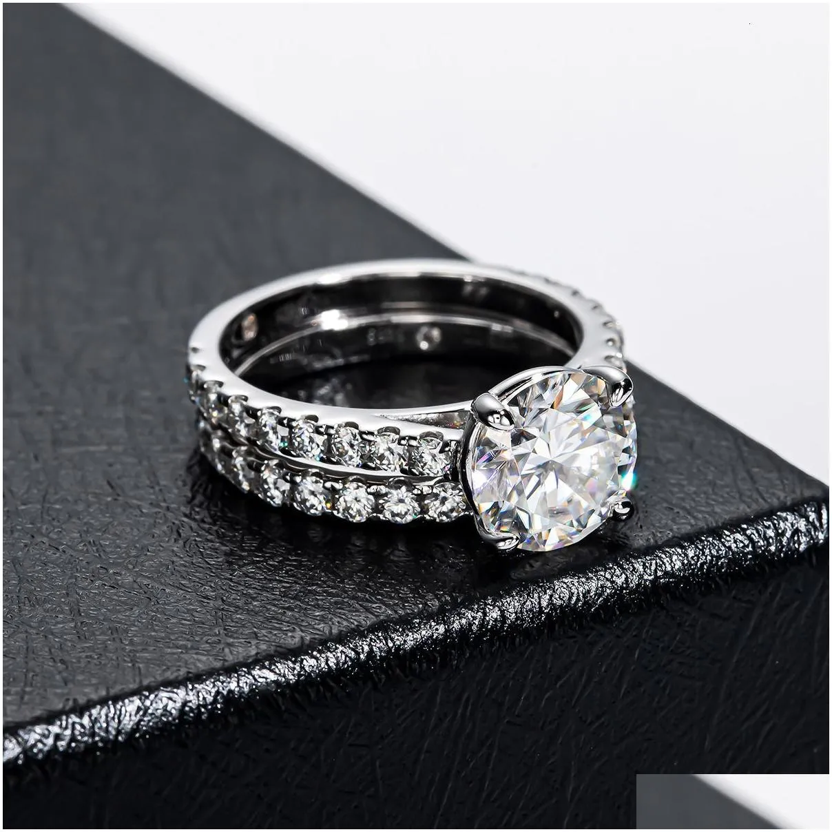 Wedding Rings S925 Silver Center Stone 3 Carat Diamond Ring Round Four Prong Gold Plated Engagement Set Fine Jewelry 230915