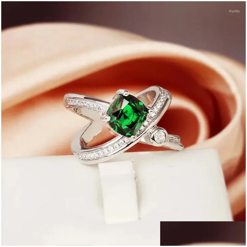 Cluster Rings Light Luxury Geometry Design Green Square Diamond Ring Creative Shiny Zircon Jewelry Wedding Party 925 Sterling Silver