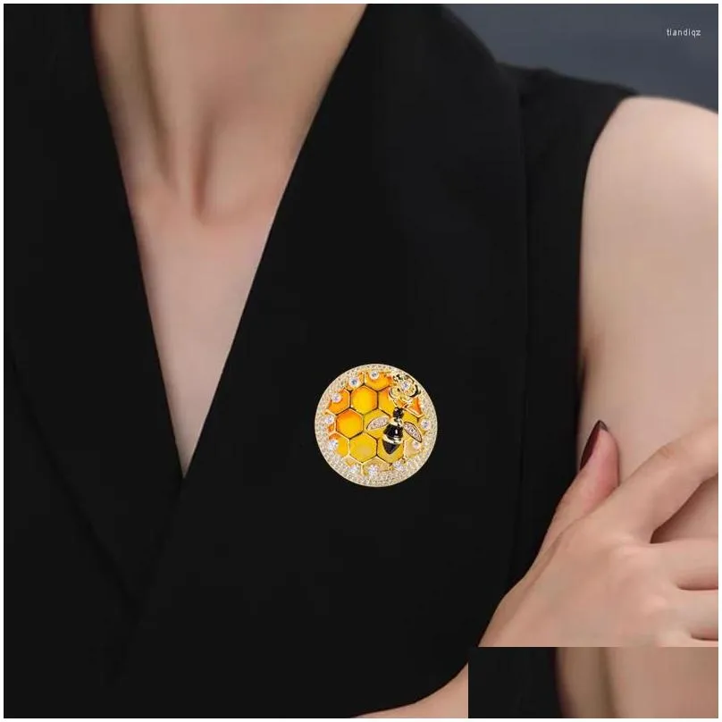 Brooches Elegant Rotatable Little Bee Brooces For Woman Fashion Cubic Zircon Enamel Honeycomb Pin And Brooch Dress Female Accessories
