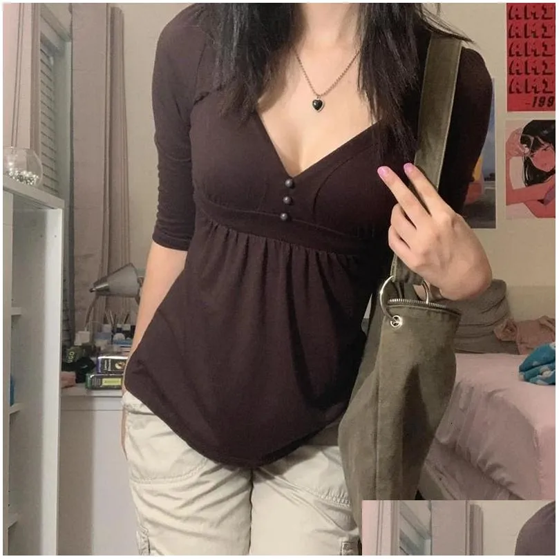 Doury 2000s Vintage Brown TShirts Harajuku Button V Neck Slim Pullovers Tees y2k Aesthetic Grunge Top Women Tshirts Spring 240202