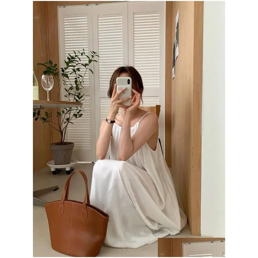 Casual Dresses French Elegant Simple Round Neck Pleated Design Sense Of Large Backless Sleeveless Halters Dress Long Summer