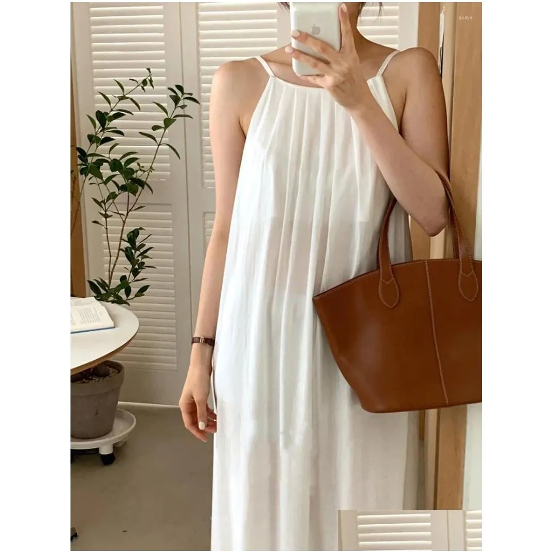 Casual Dresses French Elegant Simple Round Neck Pleated Design Sense Of Large Backless Sleeveless Halters Dress Long Summer