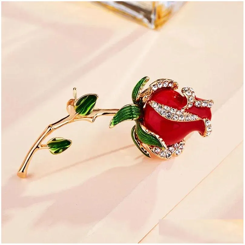 Brooches Vintage Delicate Temperament Rose Flower Brooch Women`s Elegant Versatile Corsage Pin Accessories Suit Jacket Lapel