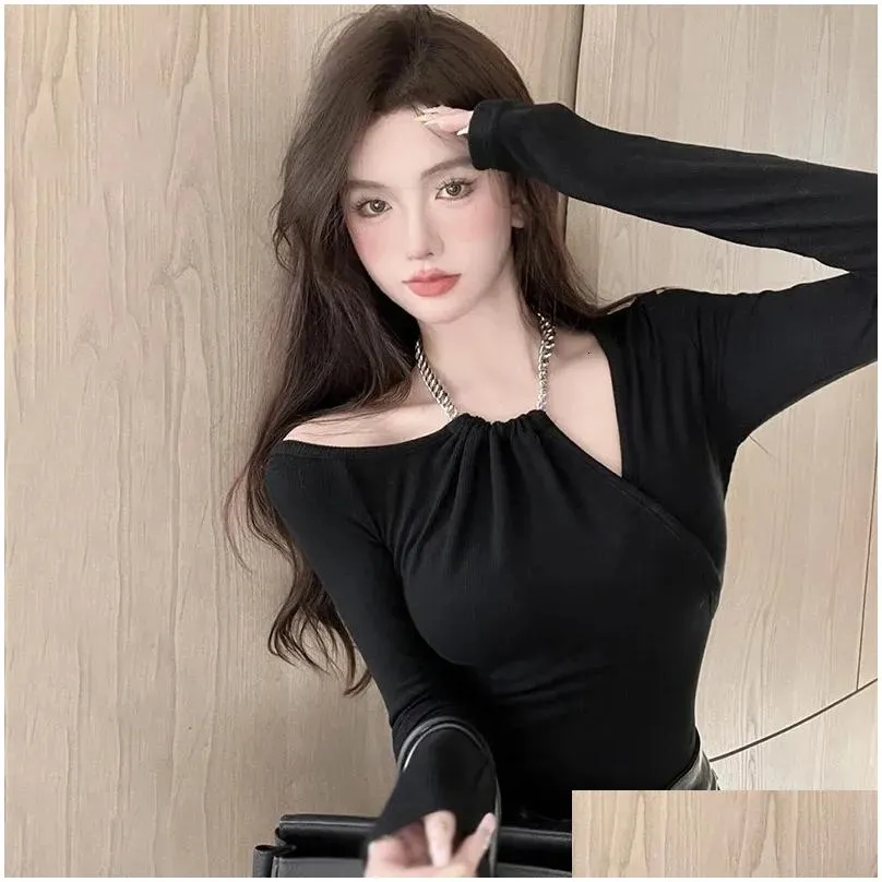 Womens Tshirt Sexy Off Shoulder Chain Neck Long Sleeve Sweet Temperament Versatile Slim Top 240202