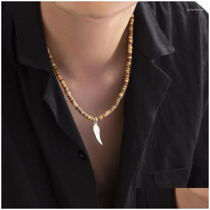 Pendant Necklaces Fashionable Wooden Bead Splicing Alloy Necklace For Men Feather Collarbone Chain Bohemian Style Neckchain Jewelry