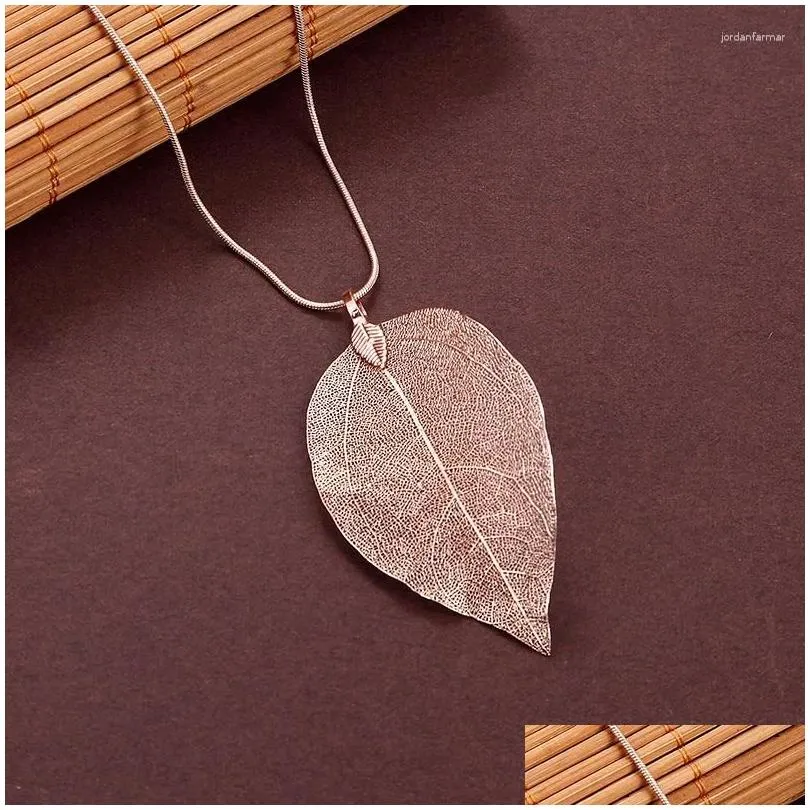 Pendant Necklaces Fashion Ladies Sweater Necklace Simple Leaf Classic Rose Golden Women Clavicle Chain Jewelry