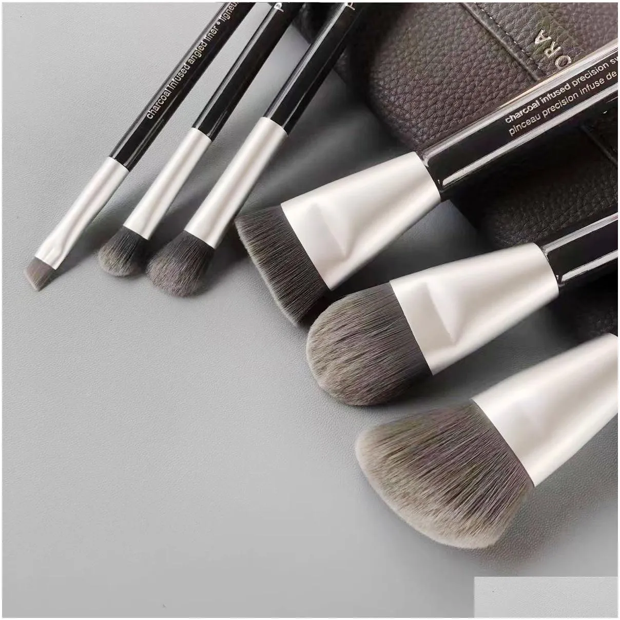 Deluxe Charcoal Antibacterial Makeup Brushes Set 6Pcs Antibacterial Synthetic Hair Brush kit Beauty Cosmetics Brushes Blendin7224428