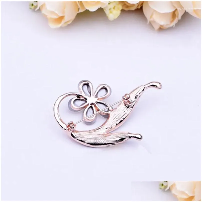 Brooches Arrival Korea Jewelry Crystal Flower Brooch Sweater Accessories Pin Scarf Shawl Deduction Pretty Glass Corsage