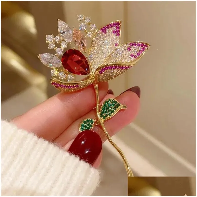 Brooches Beautiful Elegant Bouquet Enamel Pins Fashion Design Luxury Zircon Lotus Lily Flower For Women Wedding Accessories