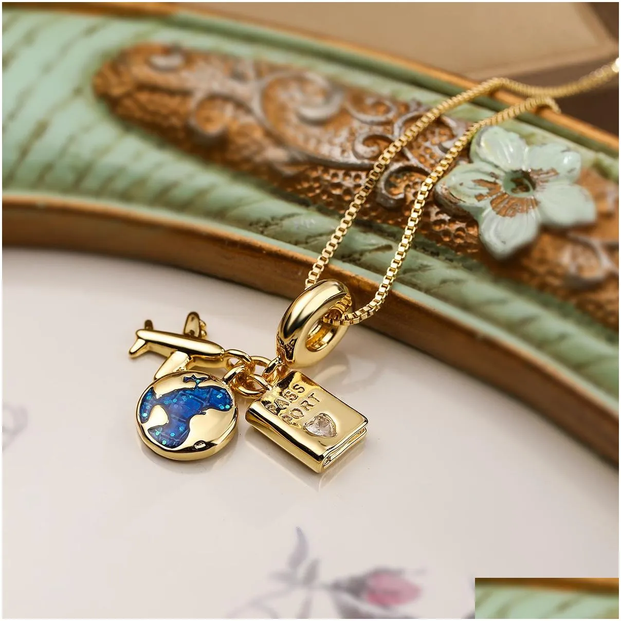 Copper plated camera pendant Women`s Necklace Everyday Accessories Jewelry gifts