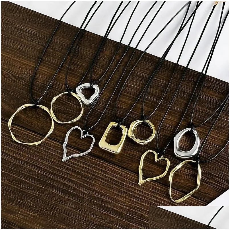 Pendant Necklaces Simple Geometric Hollow Love Heart Necklace Black Leather Braid Wax Choker Party