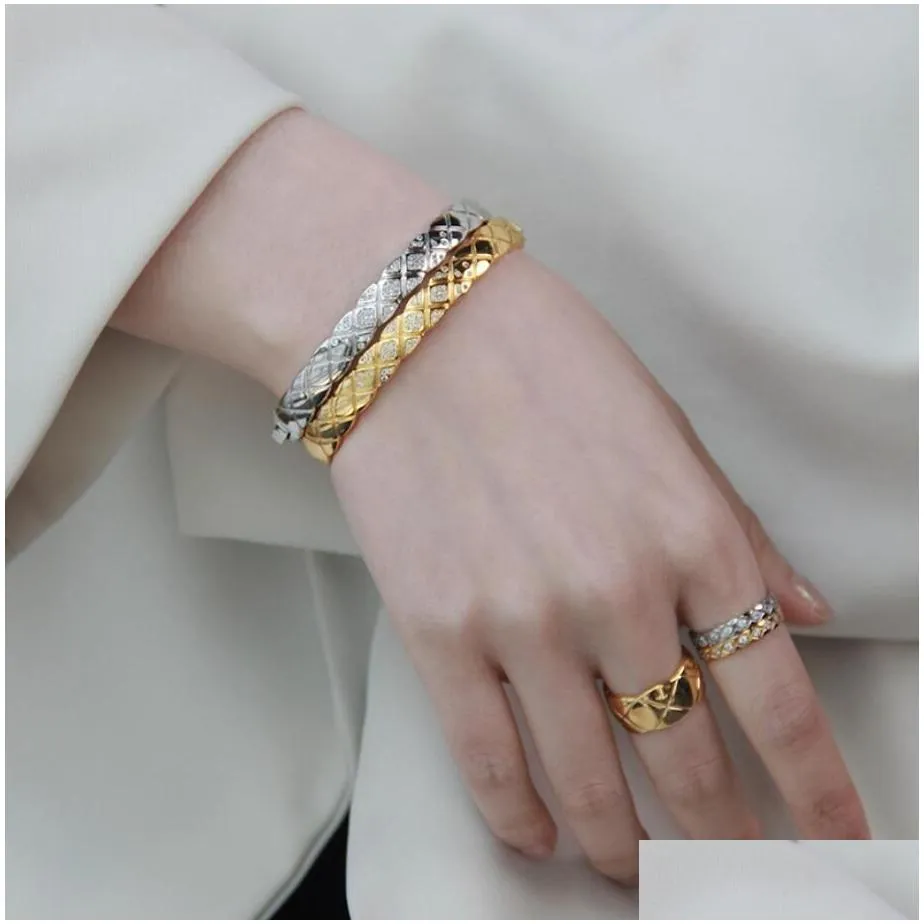 Star Popular fashion brand Bracelet Cross line design Plaid opening Bracelet Ladies` ball Fashion celebrity Luxury diamond rhombus