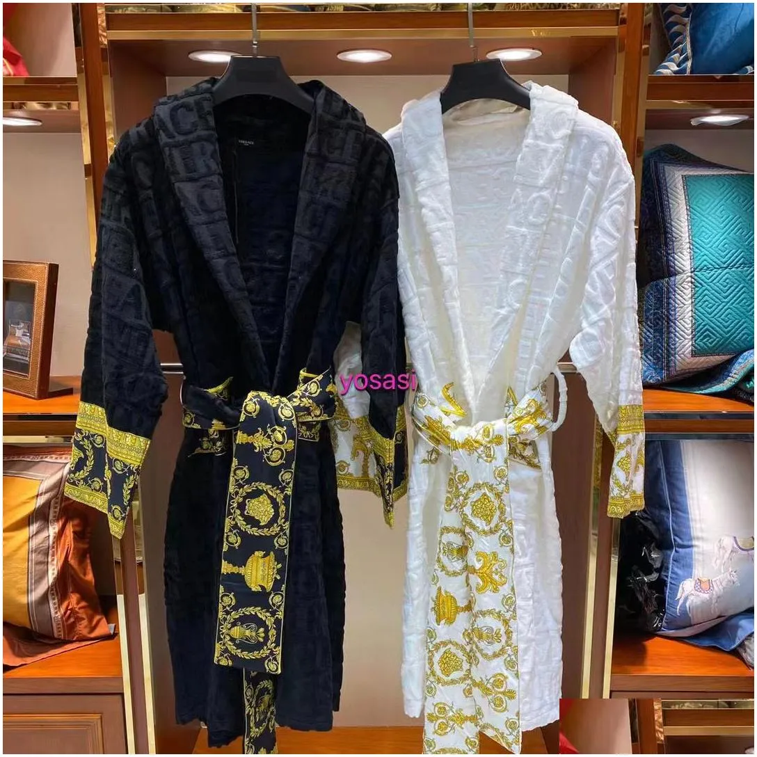 Velvet bathrobe robe Designers bathrobe baroque Fashion pajamas Mens Women Letter jacquard Logo printing Barocco print sleeves Shawl collar Pocket belt 100%