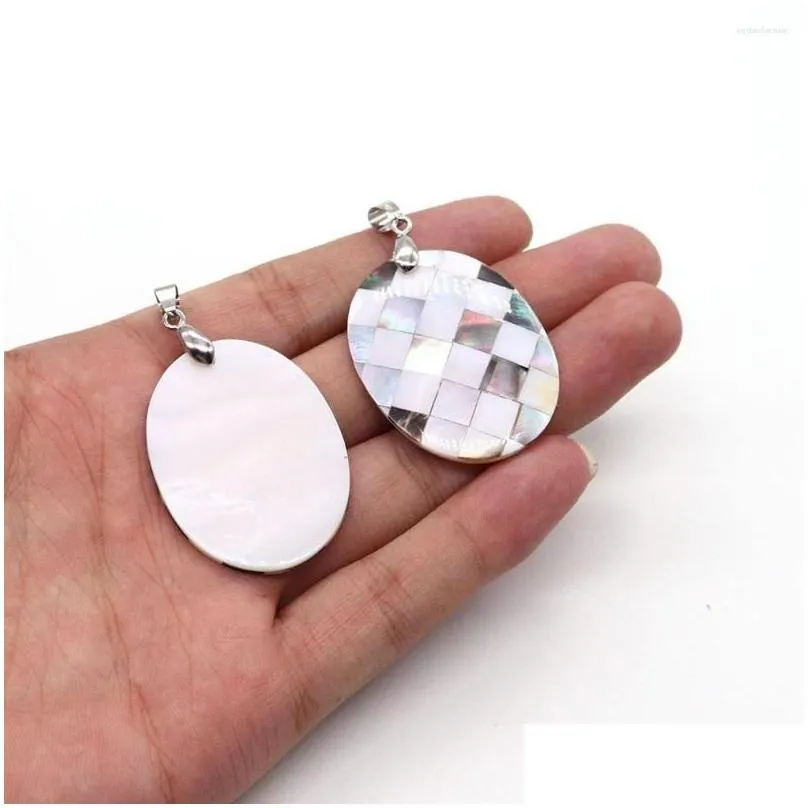 Pendant Necklaces Natural Seashell Black And White Splicing Oval 30x40mm Production Boutique Charm Women Fashion Jewelry DIY Necklace