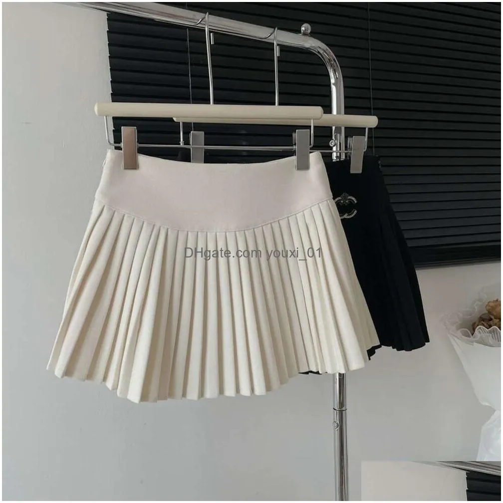 Skirts Summer Womens Designer Skirt Fashion Metal Letter High Waist Pleated Anti-Glare Thin Mini Drop Delivery Apparel Women`S Clothi Dh9D2