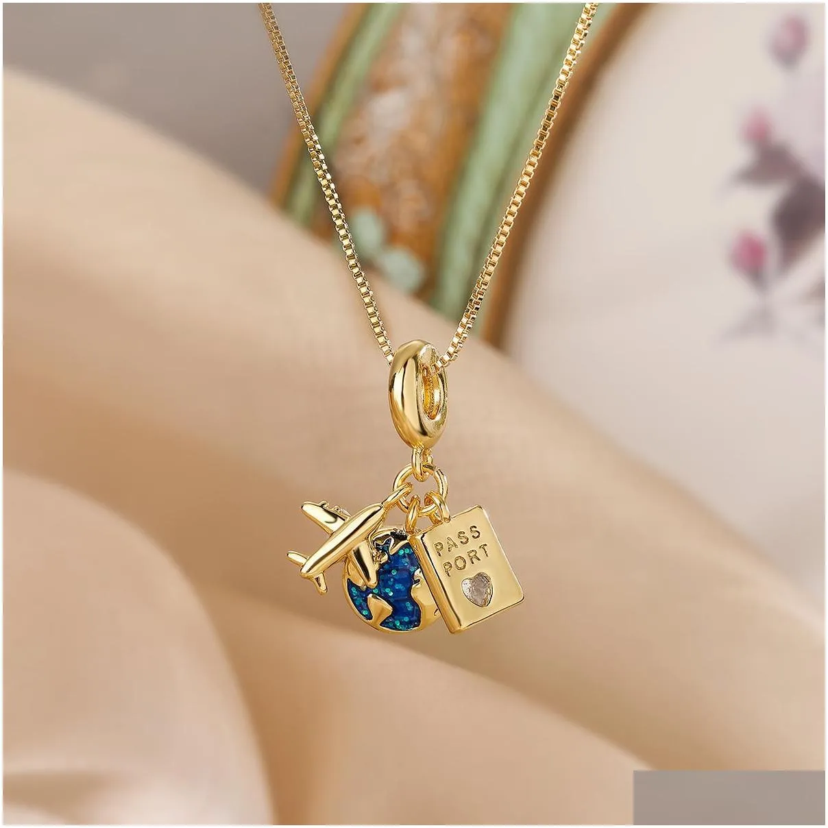 Copper plated camera pendant Women`s Necklace Everyday Accessories Jewelry gifts