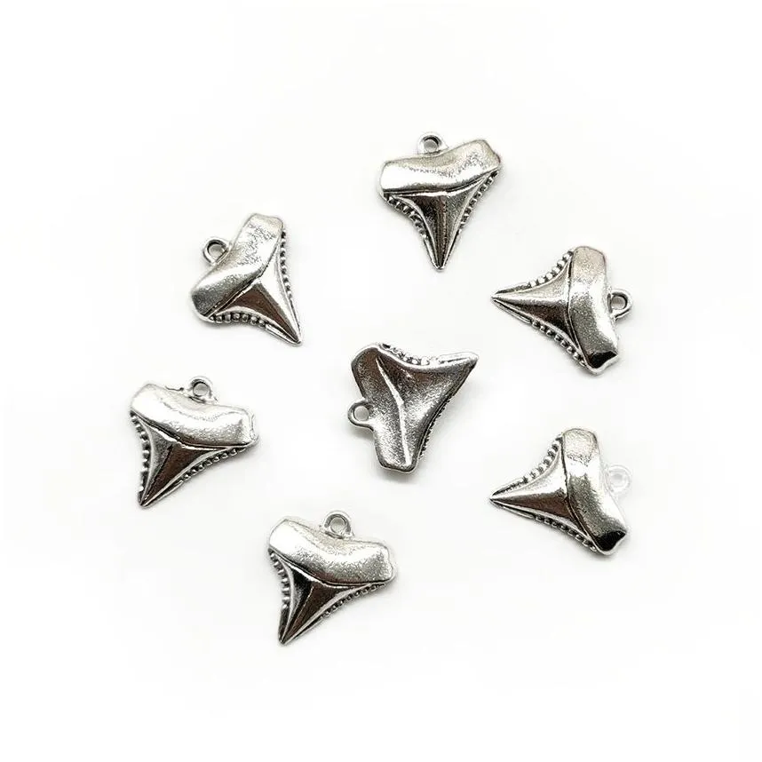 100pcs shark teeth antique silver charms pendants Jewelry DIY For Necklace Bracelet Earrings Retro Style 17*16mm