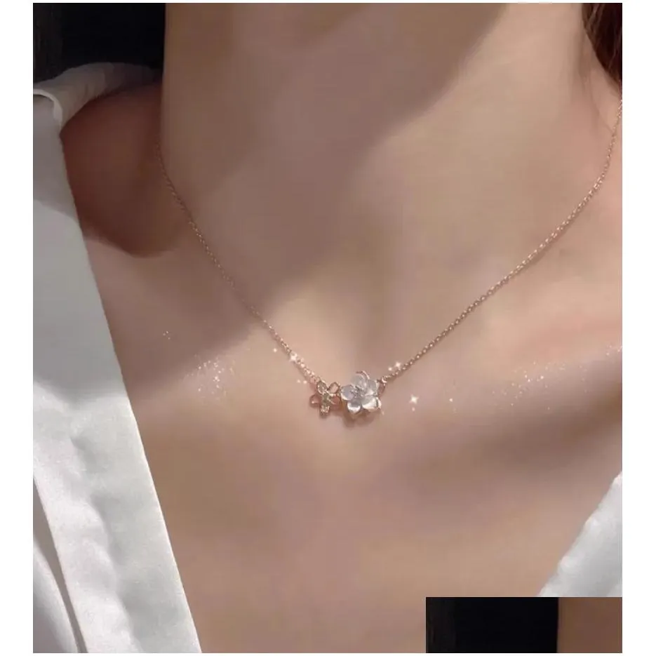 2024 New Fashion Trend Unique Design Elegant Delicate Zircon Cherry Blossom Women 14k Yellow Gold Necklace Women Jewelry Party Premium