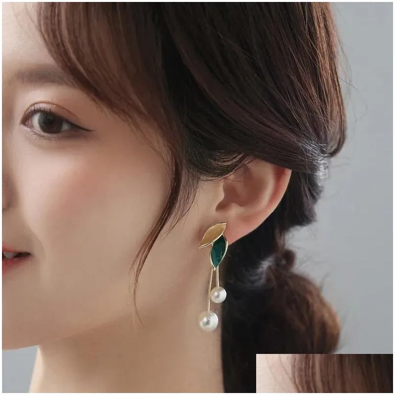 2024 New Fashion Trend Unique Design Elegant Delicate Light Luxury Pearl Leaf Tassel 14k Yellow Gold Earrings Women Jewelry Party Premium