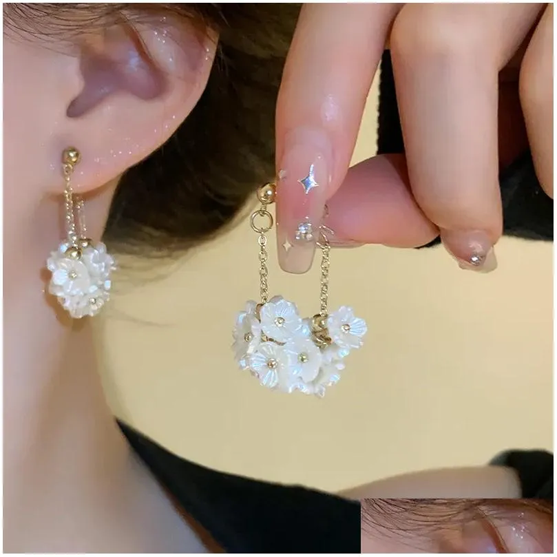 2024 New Fashion Trend Unique Design Elegant Delicate Light Luxury Flower 14k Yellow Gold Earrings For Women Jewelry Wedding Party Premium