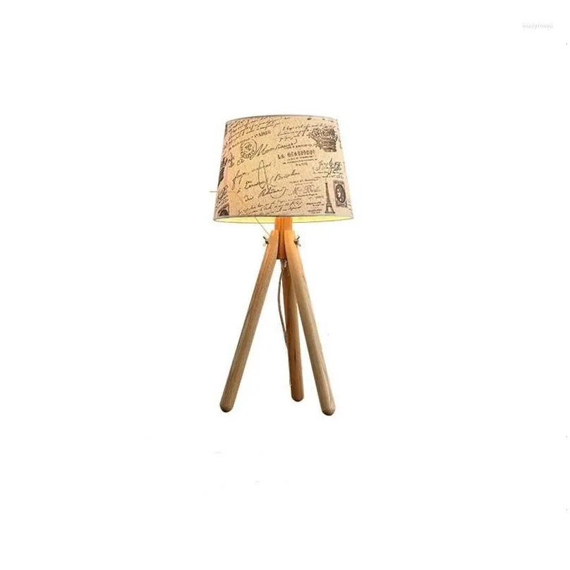 Table Lamps Modern Simple Three Legged Wooden Desk Lamp Creative Eye Protection Bedroom Bedside Light Art Cloth Shade Lighting