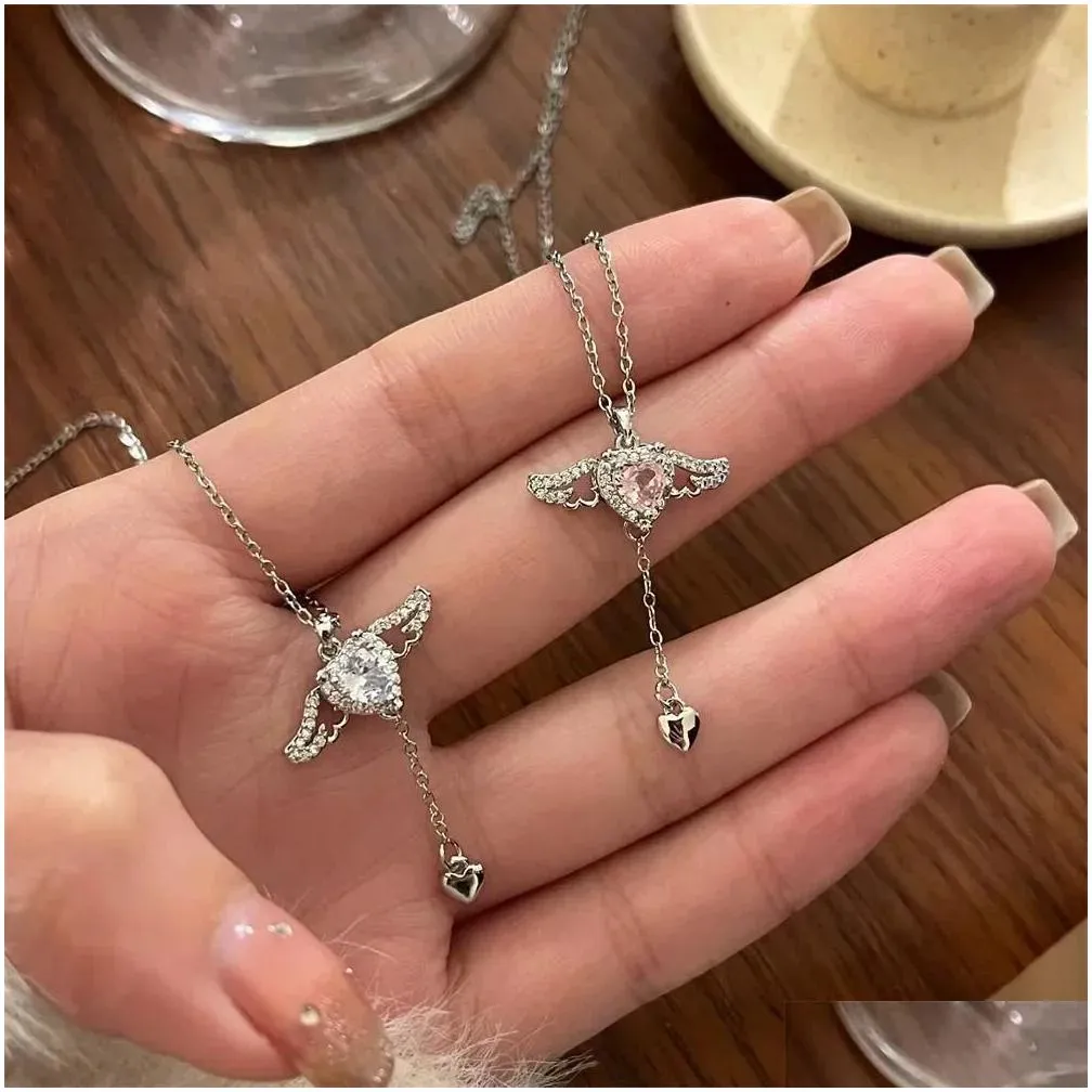 2024 Crystal Angel Wings Heart Pendant 14K White Gold Necklaces Simple Pink White Zircon Love Elegant for Women Girl Jewelry