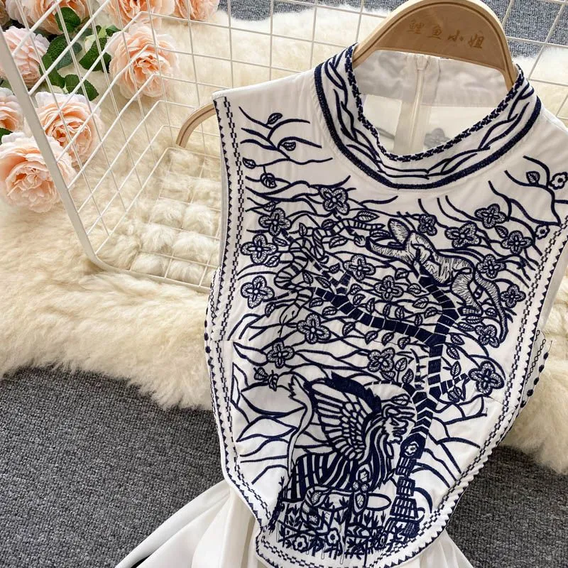 New Fashion Runway Summer Dress Women`s Sleeveless Stand Collar Floral Embroidery Elegant High Waist Zipper Mini Vestidos 2023