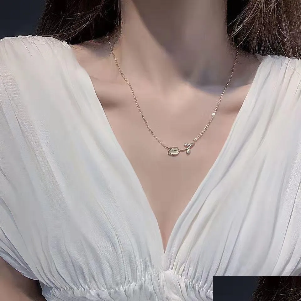 2024 New Fashion Luxury Small Tulip 14k Gold Necklace for Women Personality Fashion Girlfriend Collar Chain Party Jewelry Birthday