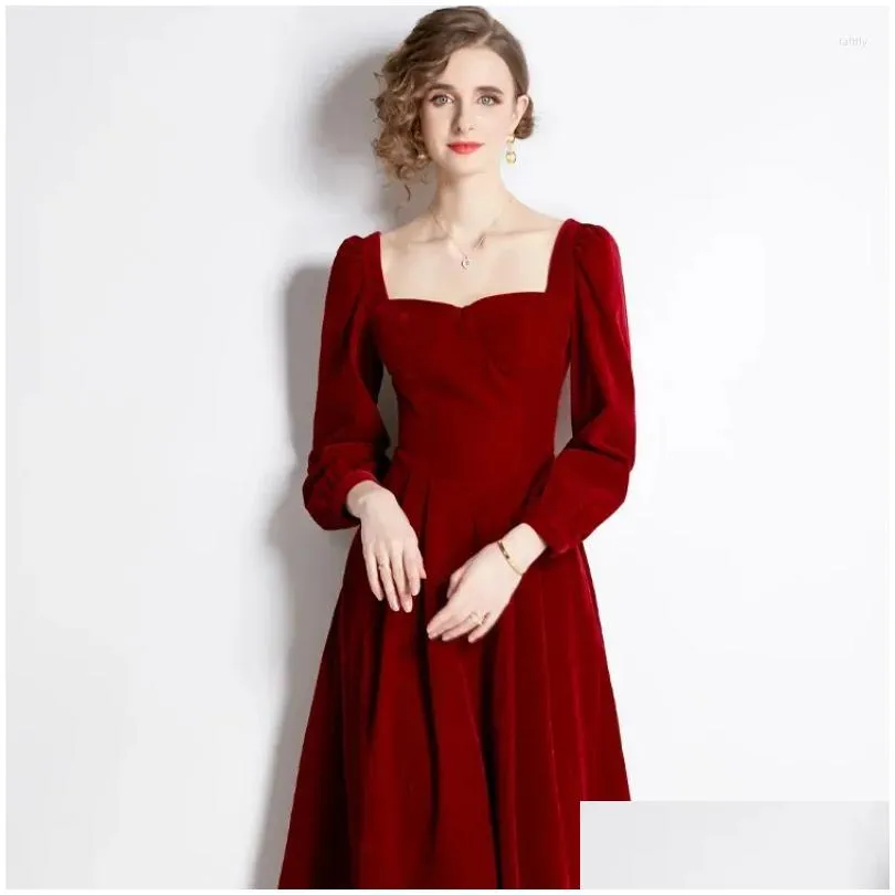 Casual Dresses Square Neck Velvet Dress French Vintage Hepburn Style High Grade Feeling Temperament Nylon Solid Color Slim Fit