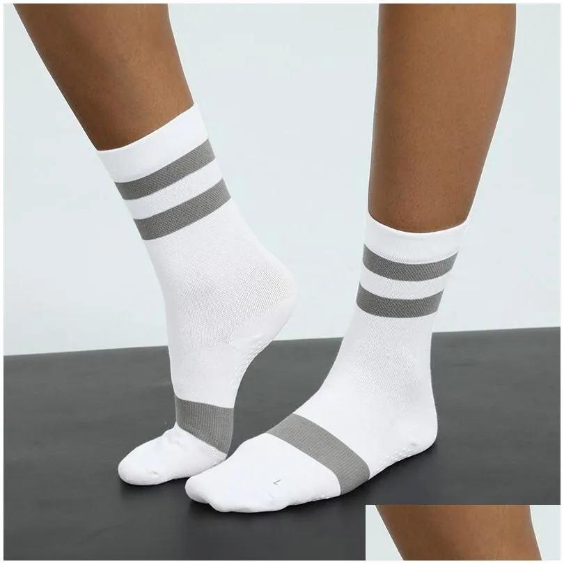 Al 2 Pair Yoga Socks Women Mid Length Cotton Socks Multi Color Non Slip Sports High Cap Girls Cheerleaders Sports Socks Pilates Fitness