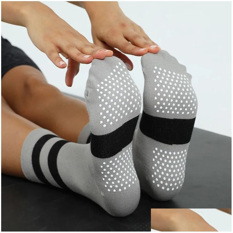 Al 2 Pair Yoga Socks Women Mid Length Cotton Socks Multi Color Non Slip Sports High Cap Girls Cheerleaders Sports Socks Pilates Fitness